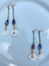 Load image into Gallery viewer, Teardrop Murano Glass Piercing